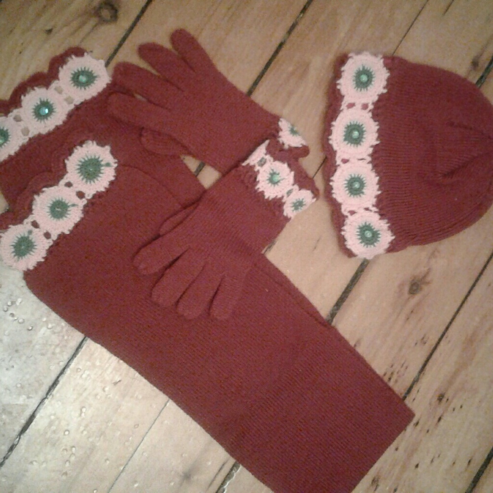 Hat  scarf  and gloves set